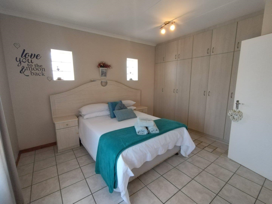 5 Bedroom Property for Sale in Wavecrest Eastern Cape